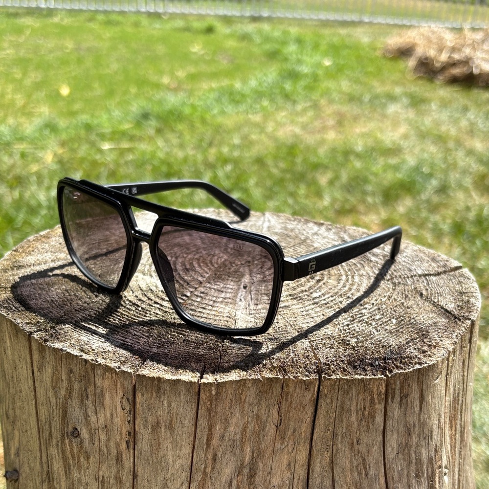Guess Stylish Black Square Sunglasses